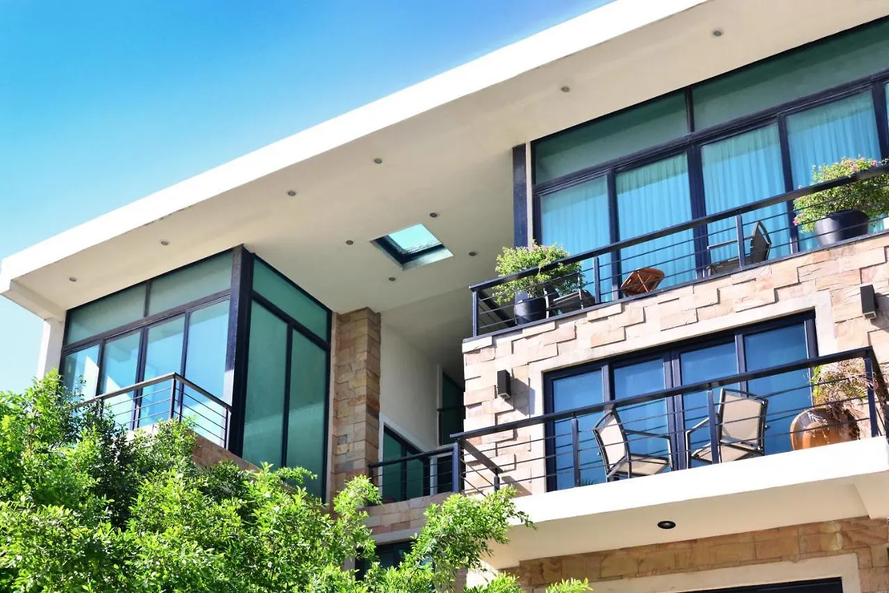 Location- 3-Bdr Penth-150 Mbps- Pool- Priv Rooftop Playa del Carmen